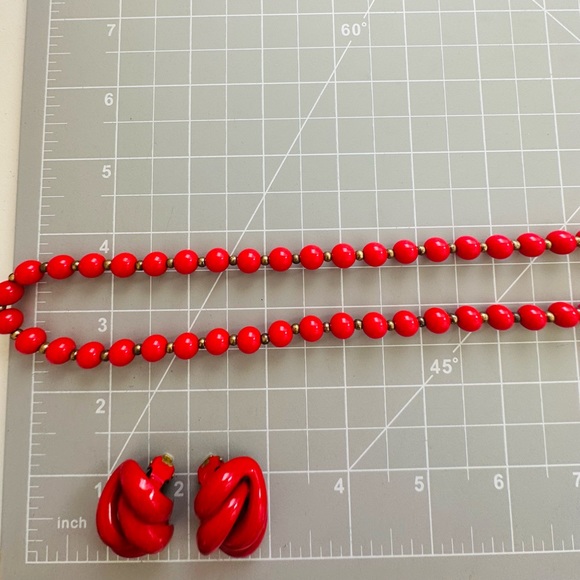 Red Vintage NAPIER Earrings & Bead Necklace - Picture 12 of 13